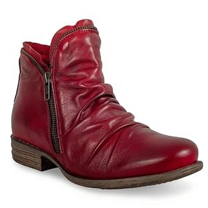 Miz Mooz Luna 7 red NIB